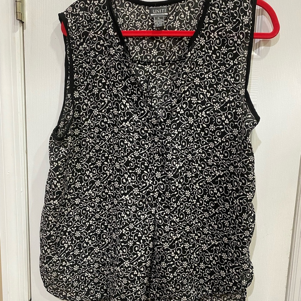 Uniti Casual Black and White Swirl Blouse